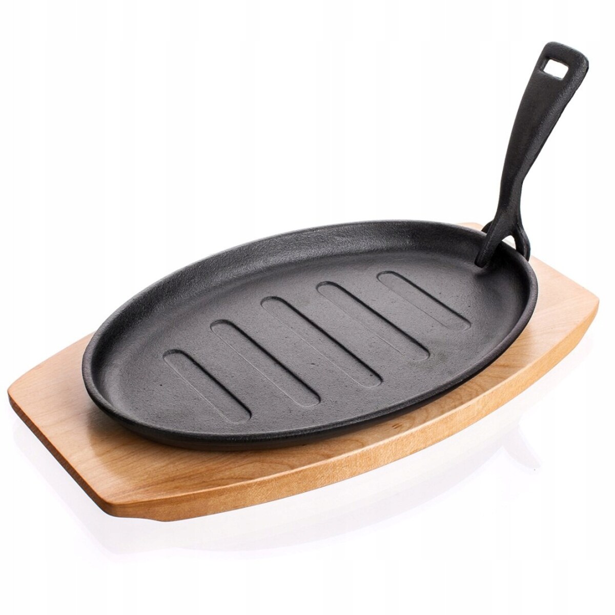 żeliwna patelnia talerz z deską gorące potrawy jedzenie kolacja podłużna