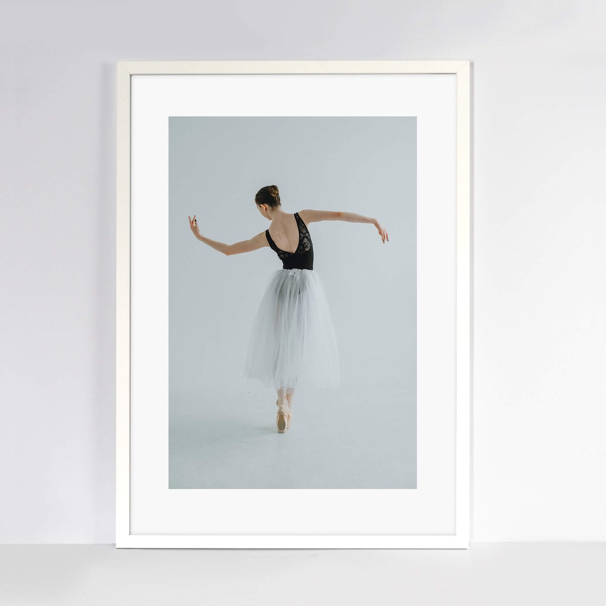 Ramka na zdjęcia 50x70 cm biała rama MDF z plexi do powieszenia pion poziom klasyczna ramka