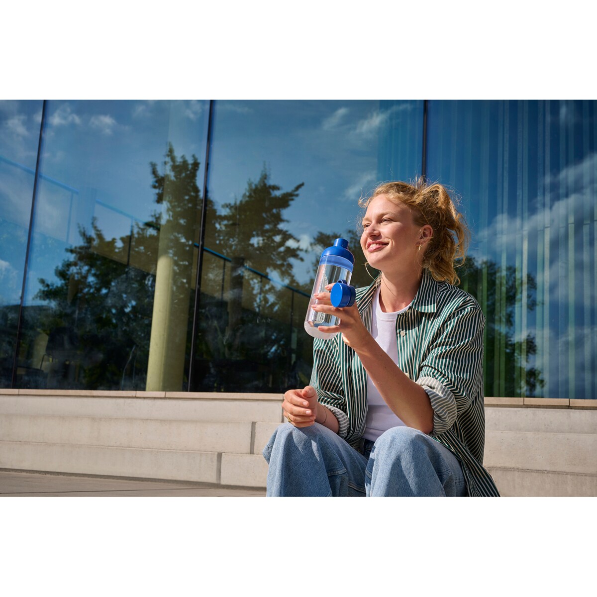 Butelka na wodę Vita 700 ml Vivid Blue 107732010100