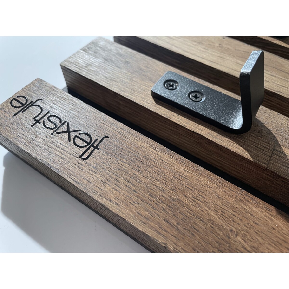 Wieszak ścienny na ubrania Lamele 40cm brązowy