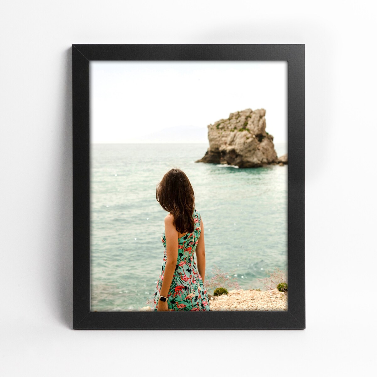 Ramka na zdjęcia 24x30 cm czarna rama MDF z plexi do powieszenia pion poziom stopka klasyczna ramka FRAMAI