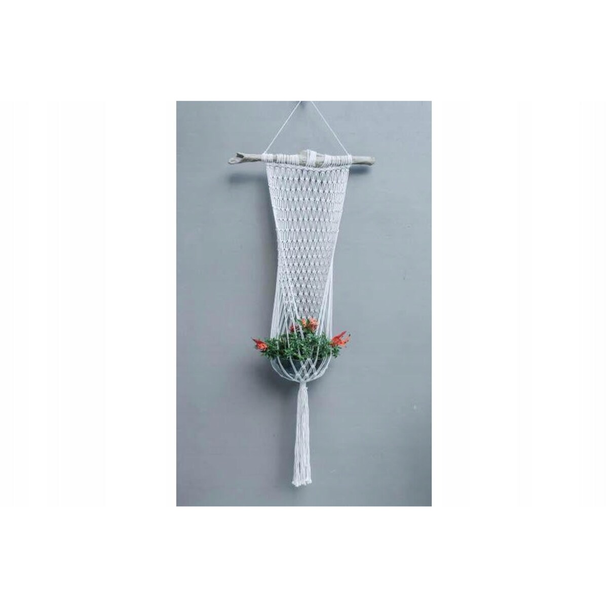 DŁUGI POJEDYNCZY KWIETNIK MAKRAMA Z DREWNEM KREMOWY