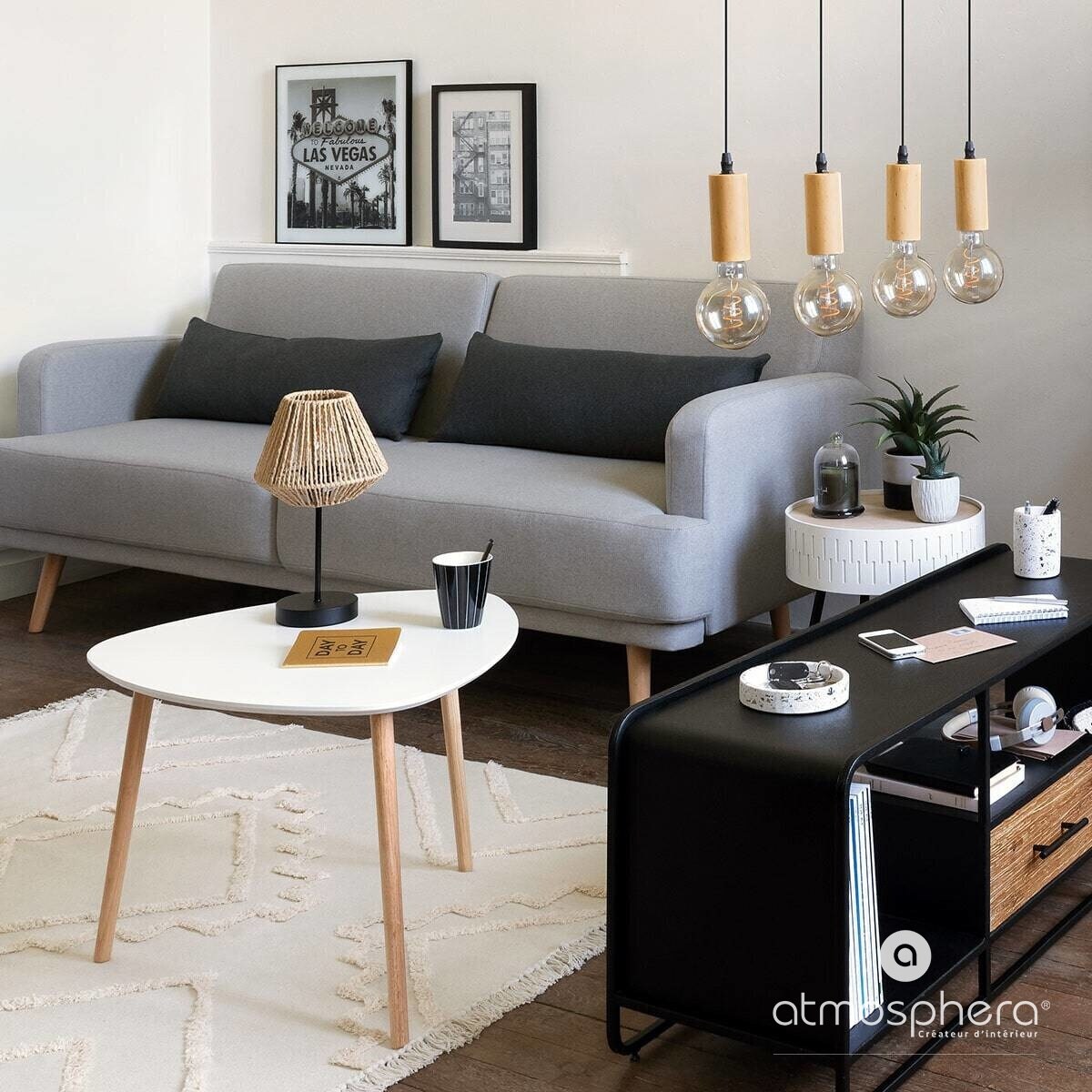 Stolik kawowy z drewnianymi nóżkami