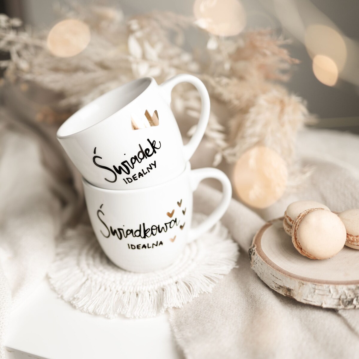 Biały kubek porcelanowy 300 ml - złote serca i napis świadkowa idealna na ślub dla świadkowej
