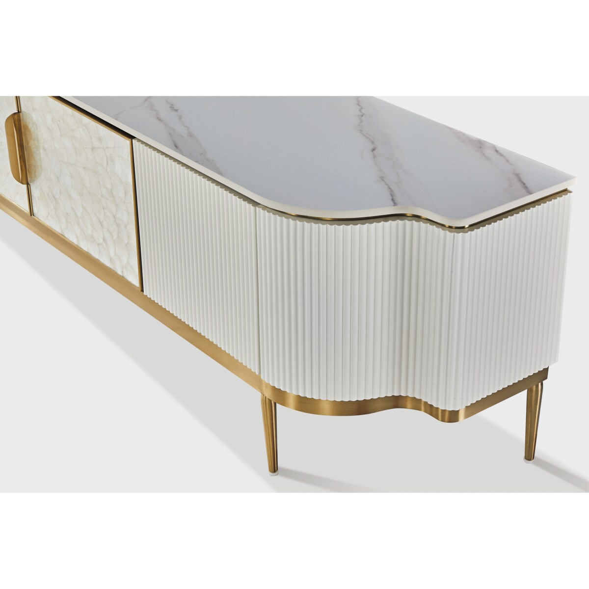 Ryflowana szafka RTV kremowo - złota Champion Glamour Premium z muszelkami z blatem marmurowym 200x40x52