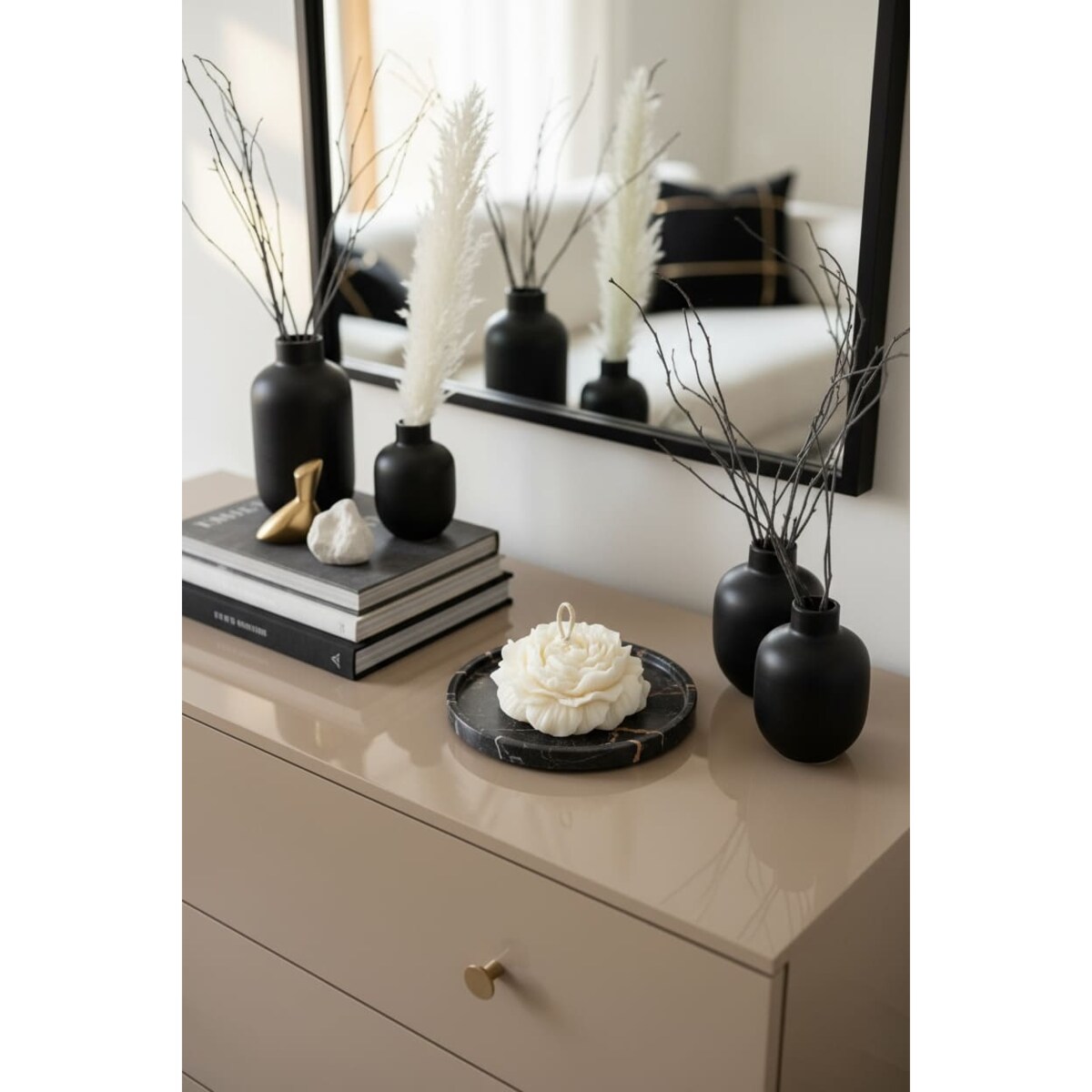 Świeca sojowa Peonia – kwiatowa dekoracja z naturalnego wosku, idealna jako elegancki prezent dla kobiety