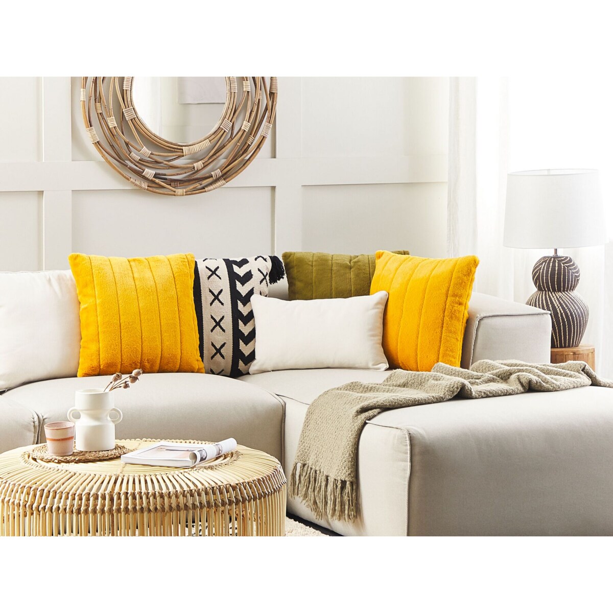 2 poduszki dekoracyjne włochacze 45 x 45 cm żółte PUMILA