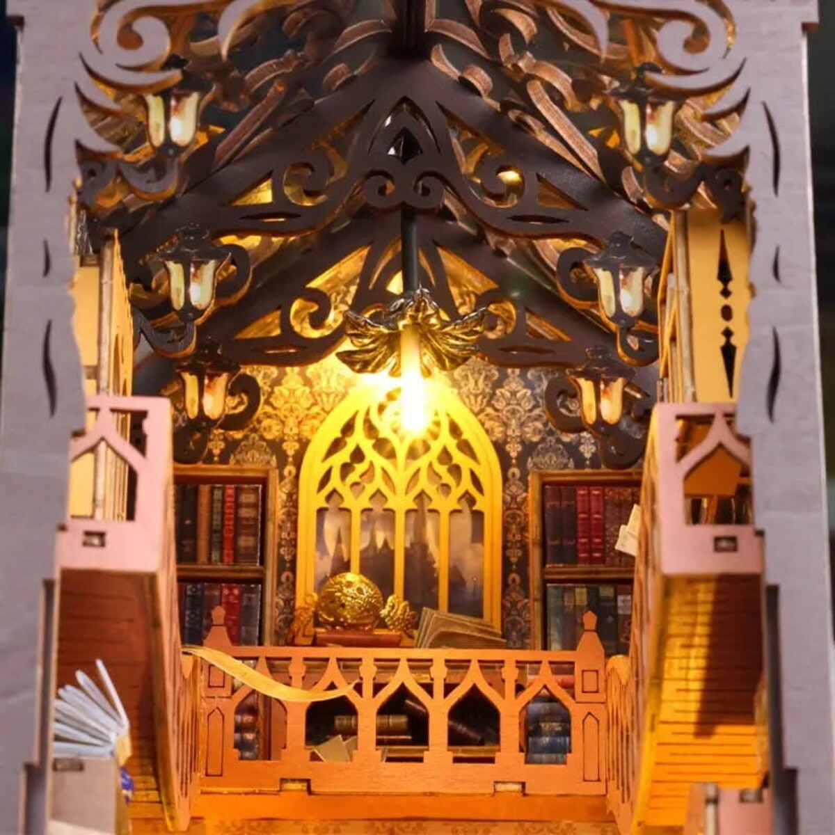 Miniaturowy domek Book Nook - Świat czarodziejów