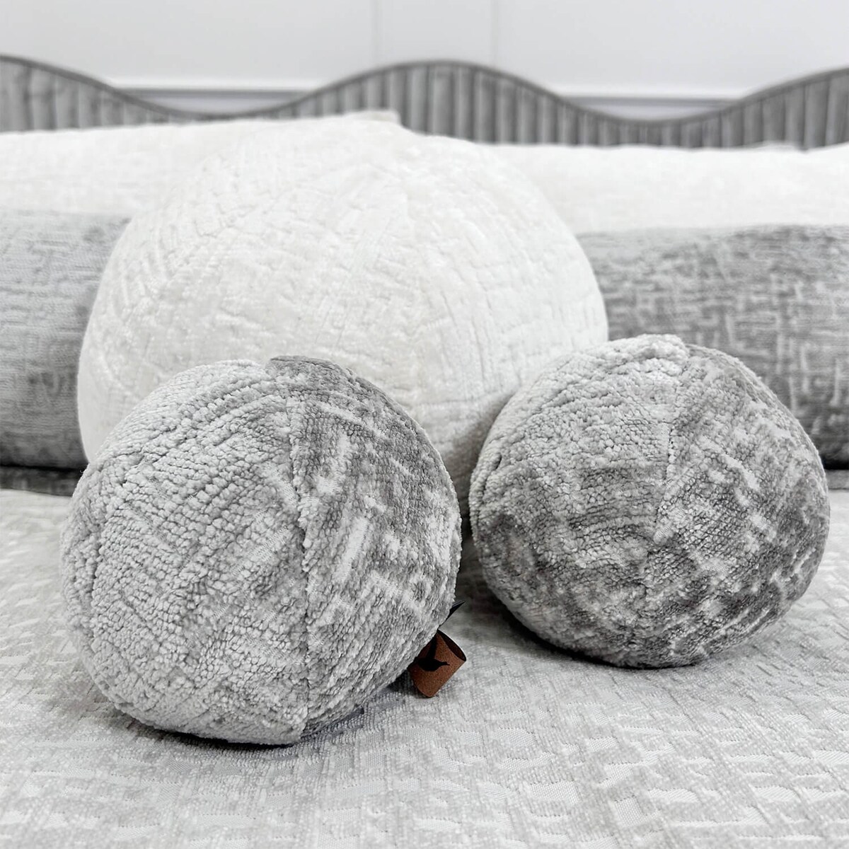 Poduszka HAPPY PILL 30 cm Stalowa