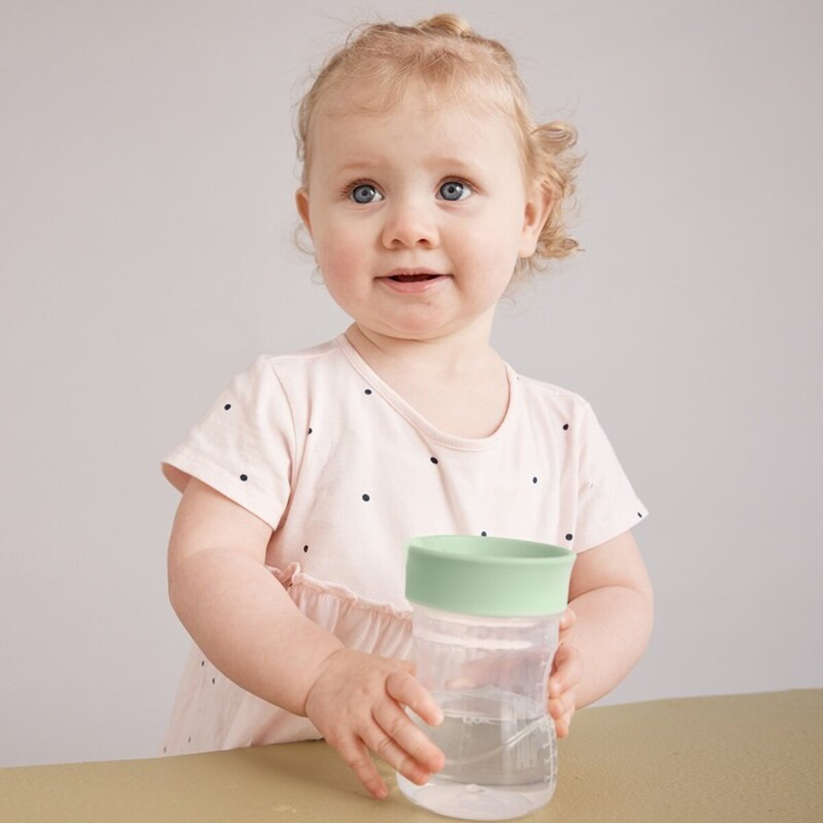 Kubek treningowy do nauki picia dla dziecka 12m+ szałwiowy 240 ml b.box