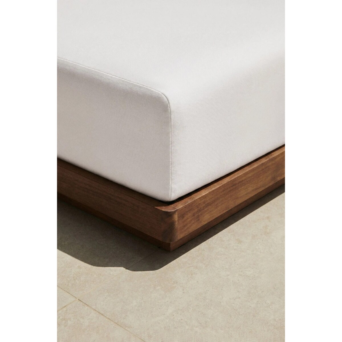 Podwójna leżanka rozkładana z drewna akacjowego Lecia