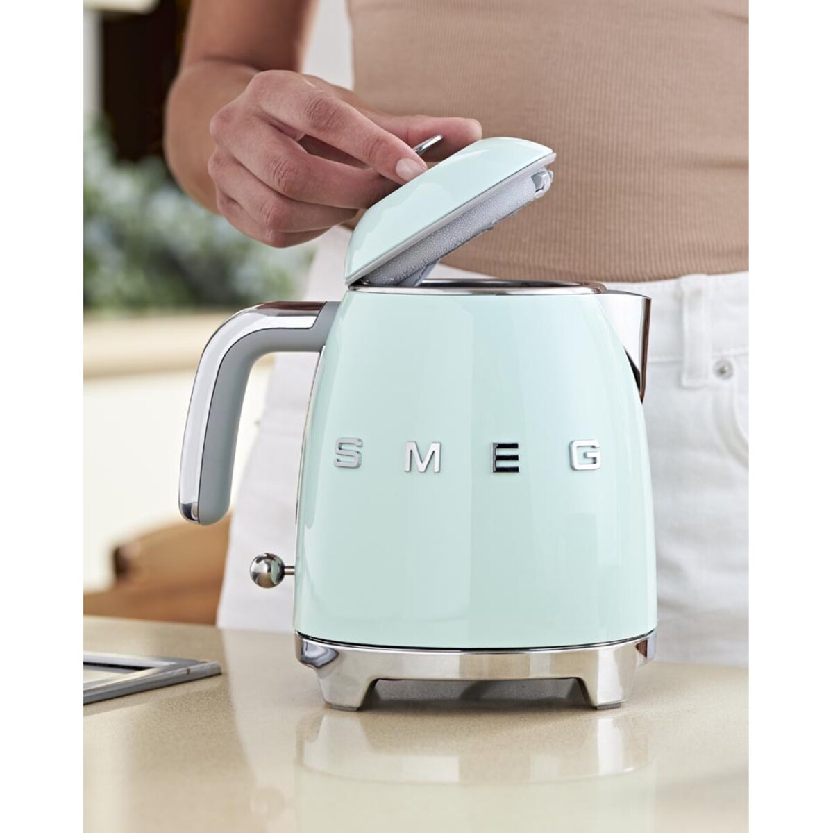 Czajnik elektryczny pastelowa zieleń 50's Style, 800 ml, SMEG