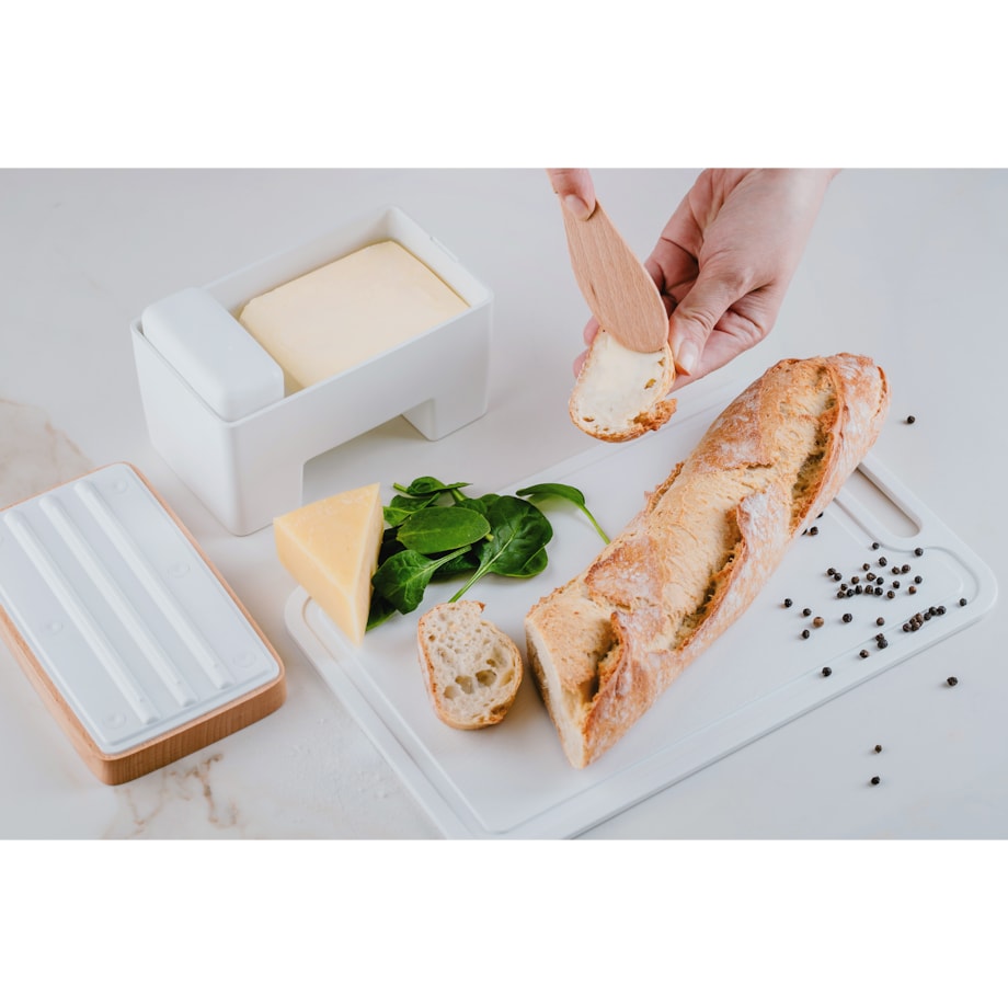 Maselniczka na wodę z drewnianą pokrywą