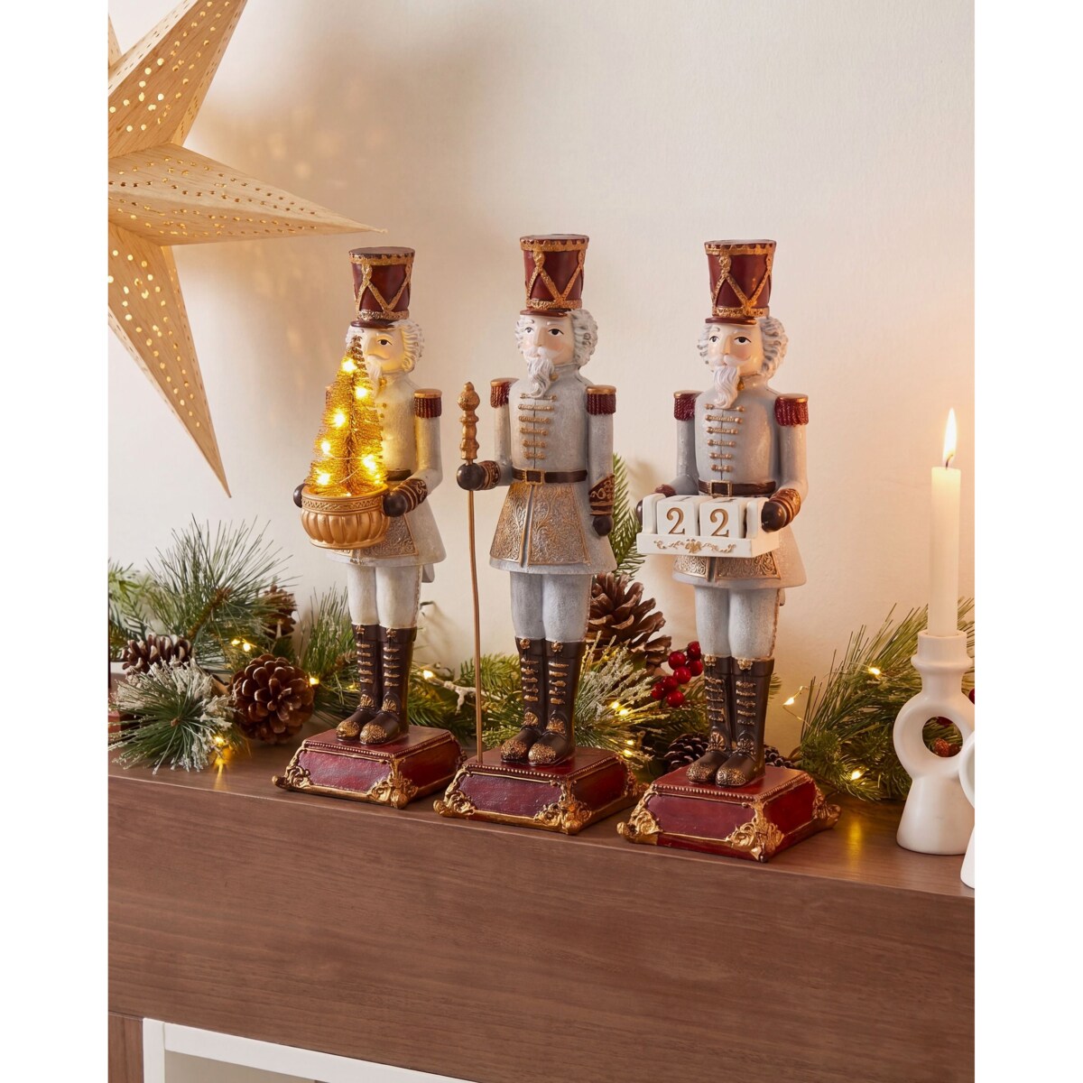 Zestaw 3 figurek dekoracyjnych LED PELLOSNIEMI 32 cm Dziadek do orzechów Kolorowy