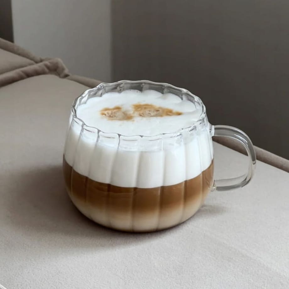 Szklanka kubek Bergman z uchwytem ryflowana do kawy herbaty 400ml 1szt