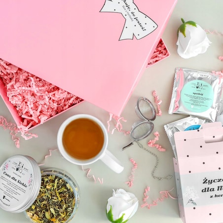 BOX zestaw prezentowy upominkowy na DZIEŃ MATKI URODZINY - herbaty sypane kubek zaparzacz róże mydlane - prezent upominek dla mamy teściowej