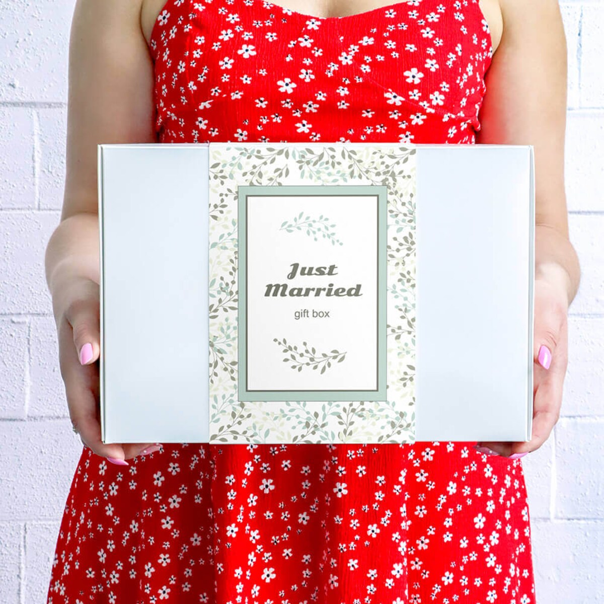 Zestaw prezentowy na ślub ŚLUBNE ŻYCZENIA. Zestaw 20 saszetek - 20x 10g z kawą mieloną o różnych smakach, herbata czarna Szczęście 120g, herbata biała Zdrowie 60g i dwa poręczne zaparzacze