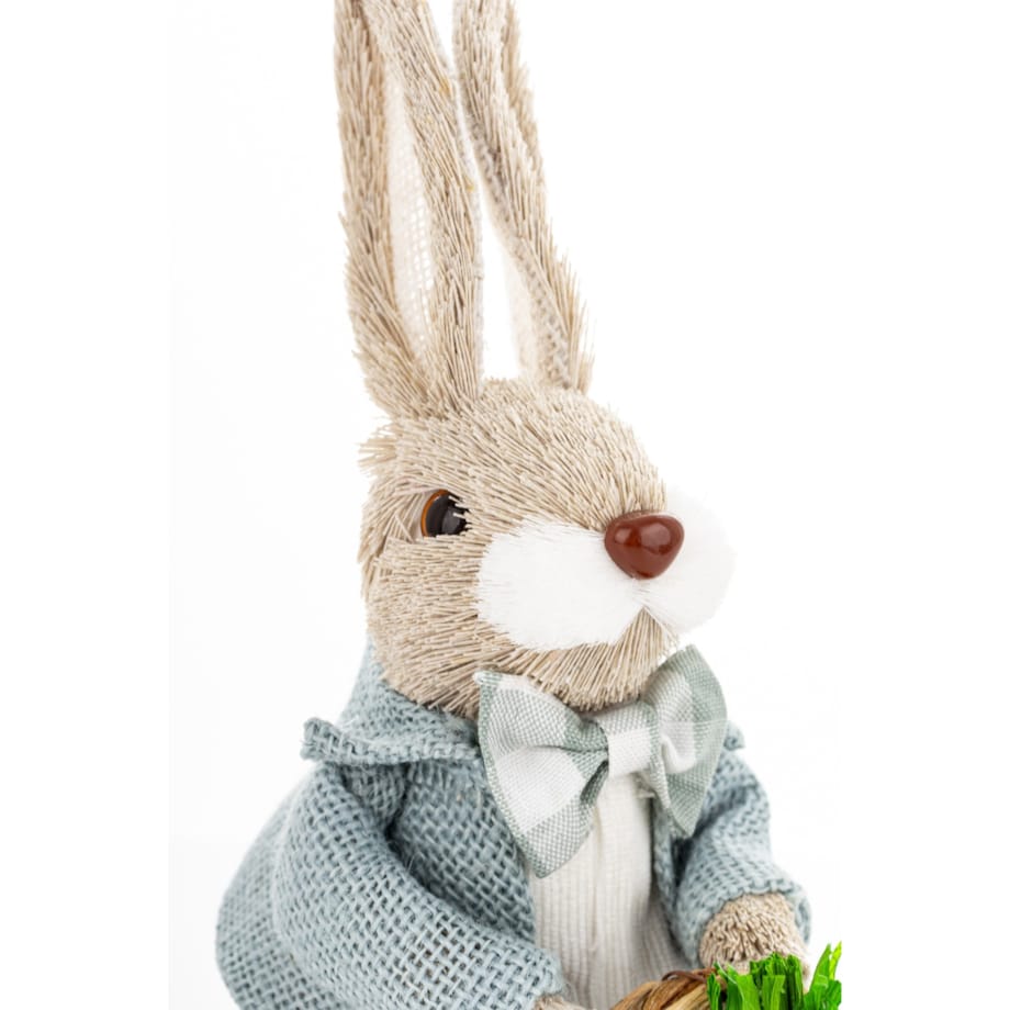 Dekoracja - króliczek z koszykiem marchewek 23,5x10x13 cm w niebieskim kubraczku