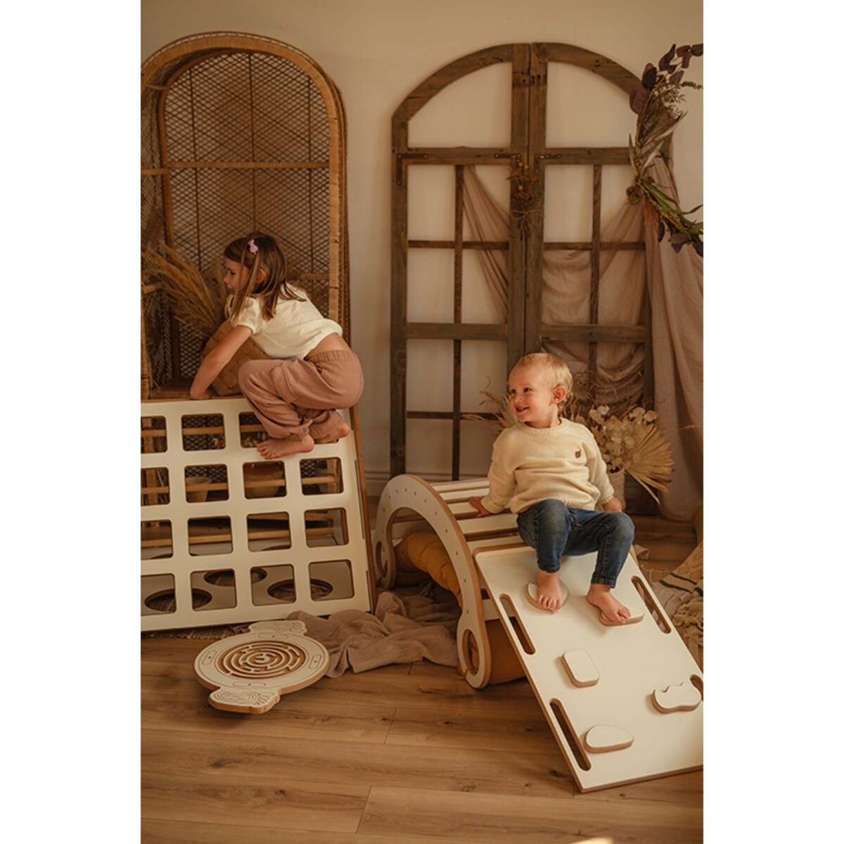 Ścianka wspinaczkowa i zjeżdżalnia do bujaka Montessori