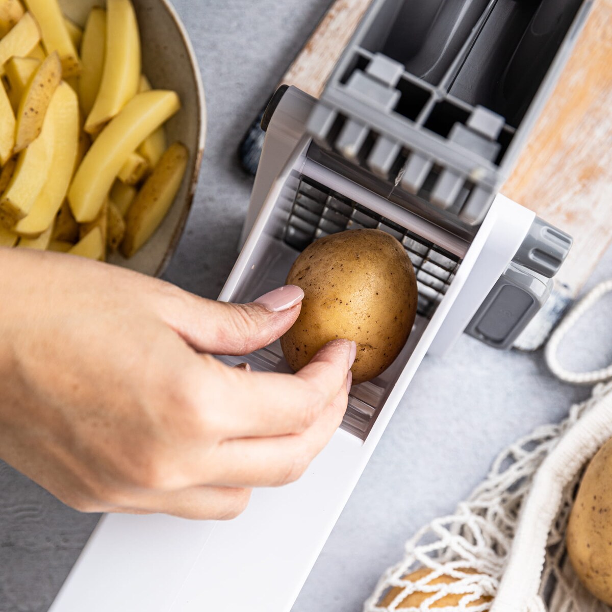 Maszynka ręczna do krojenia ziemniaków frytek biała KINGHOFF