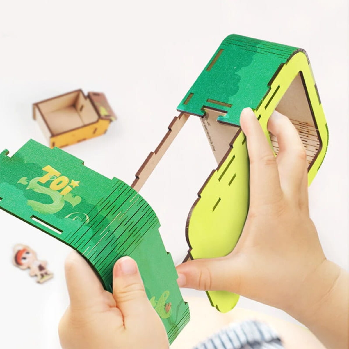 Domek DIY z ogródkiem Puzzle 3D - Ogródek Freddy