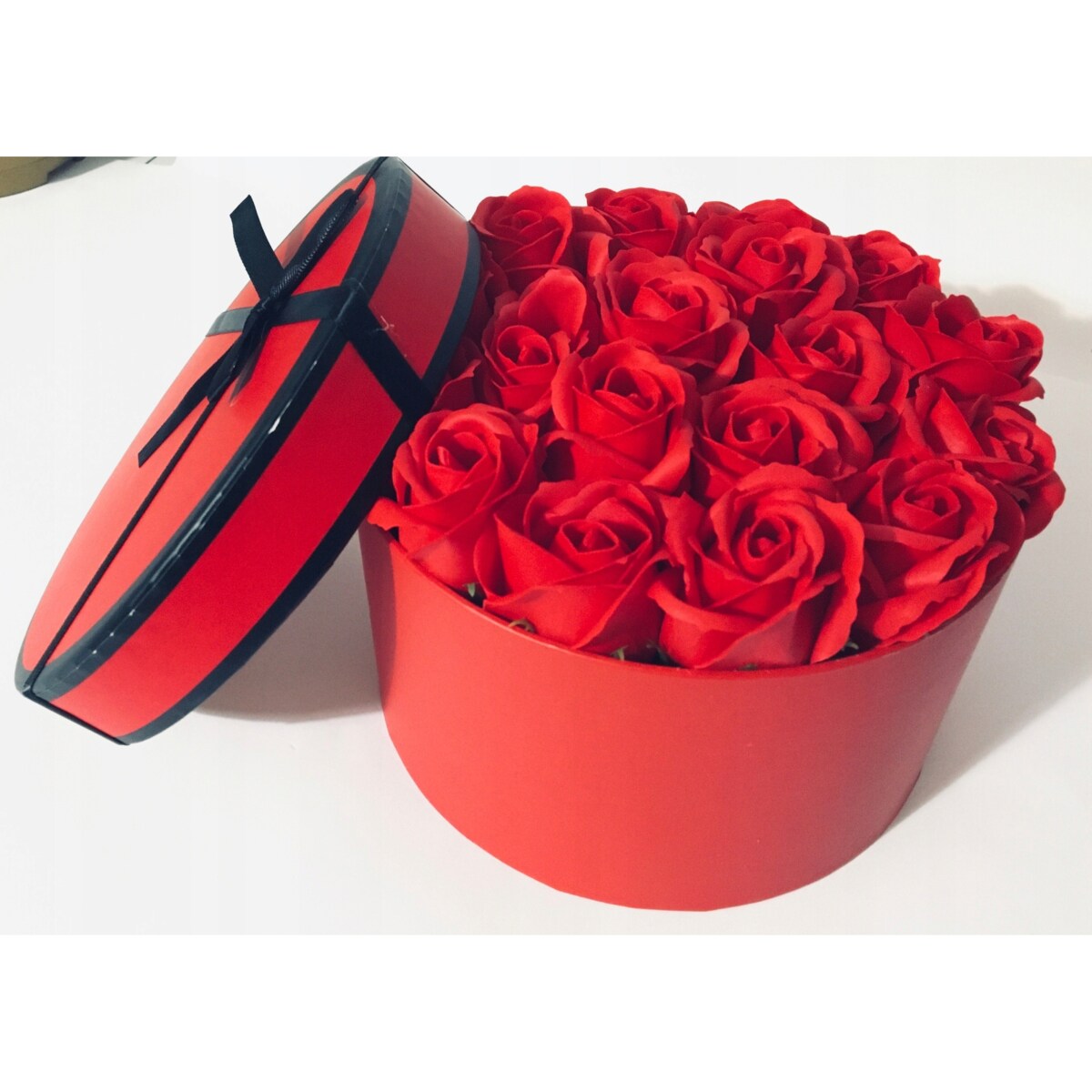 W PUDEŁKU KWIATY RÓŻE MYDLANE pachnące na prezent kobiet 18 urodziny box