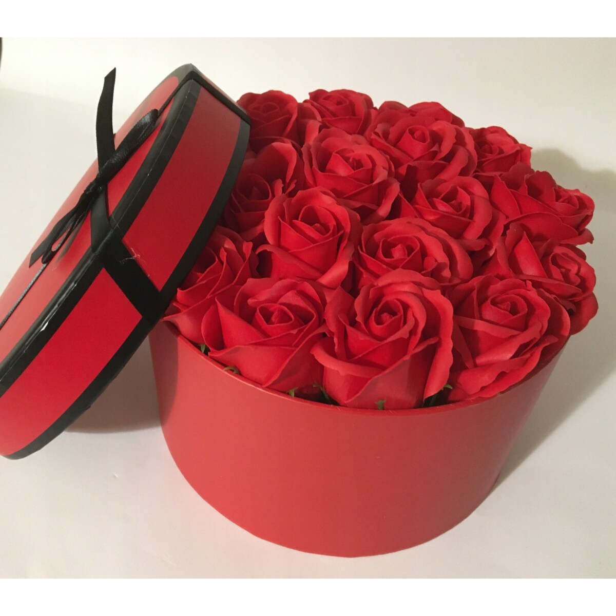 W PUDEŁKU KWIATY RÓŻE MYDLANE pachnące na prezent kobiet 18 urodziny box