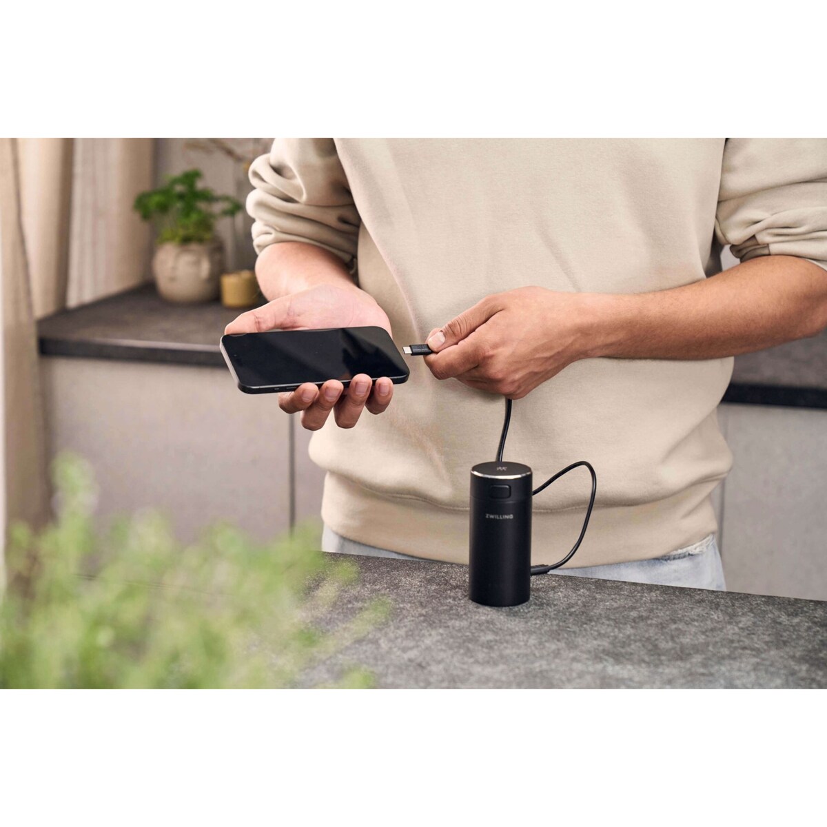 ZWILLING XTEND Kompaktowa ładowarka z funkcją Powerbank czarny