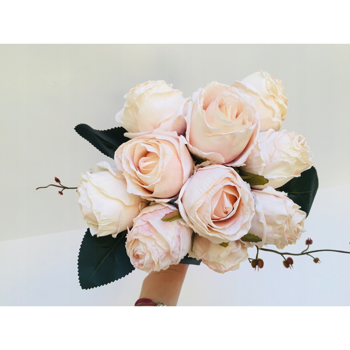 BUKIET róże sztuczne liście na stroik wiązanka do wazonu święta kremowe pik