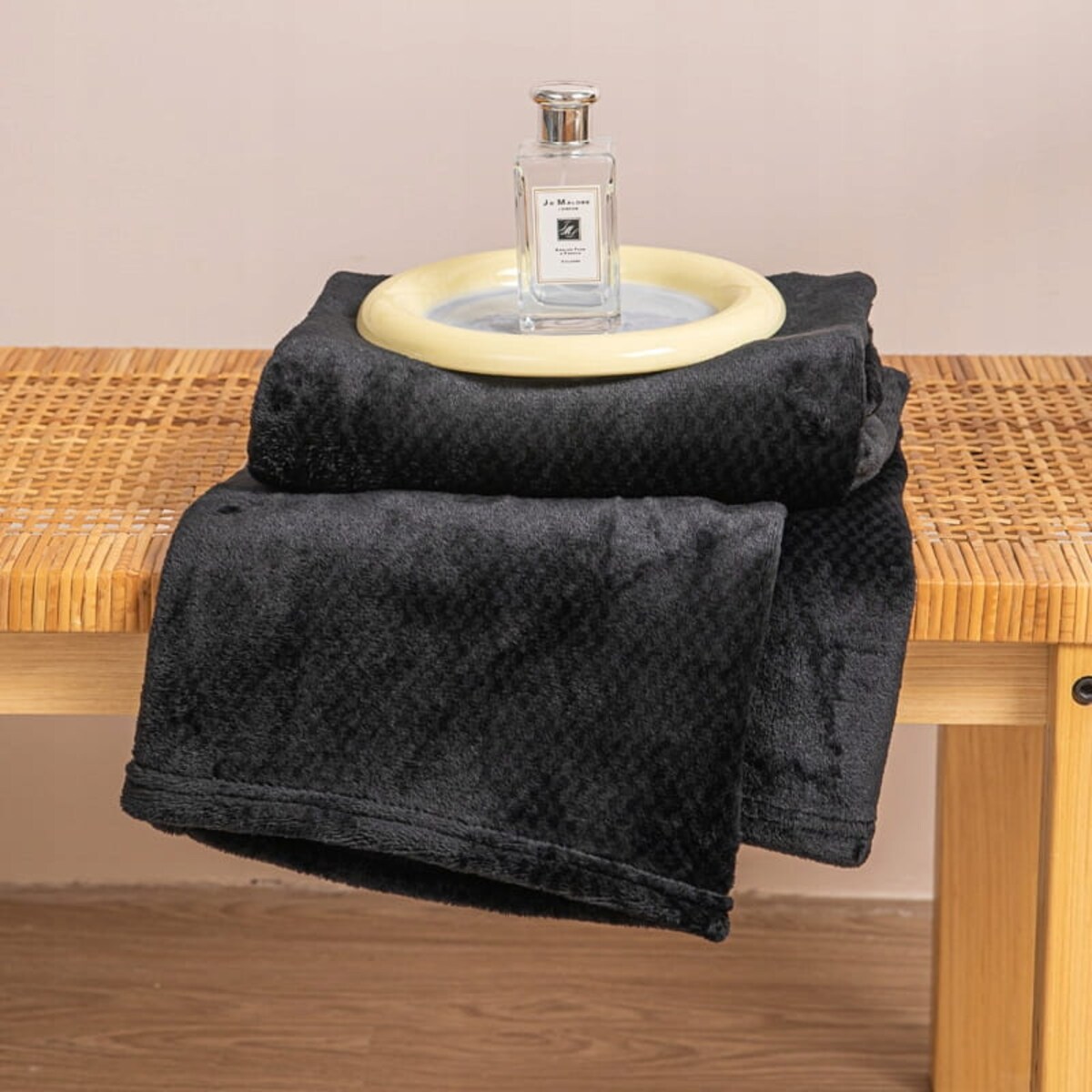 Miękki Koc Narzuta Pled na Łóżko 70 x 150 cm mikrofibra milutki Czarny Willy