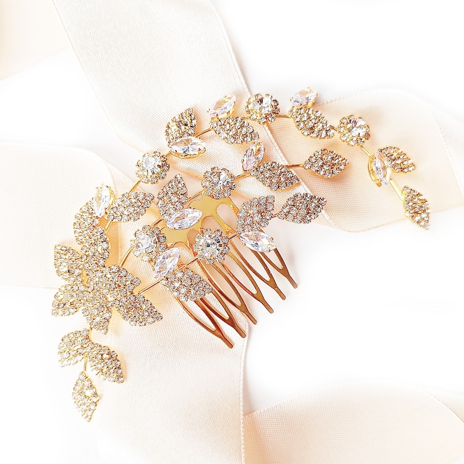 Złoty rozłożysty grzebyk ślubny z motywem listków i cyrkonii