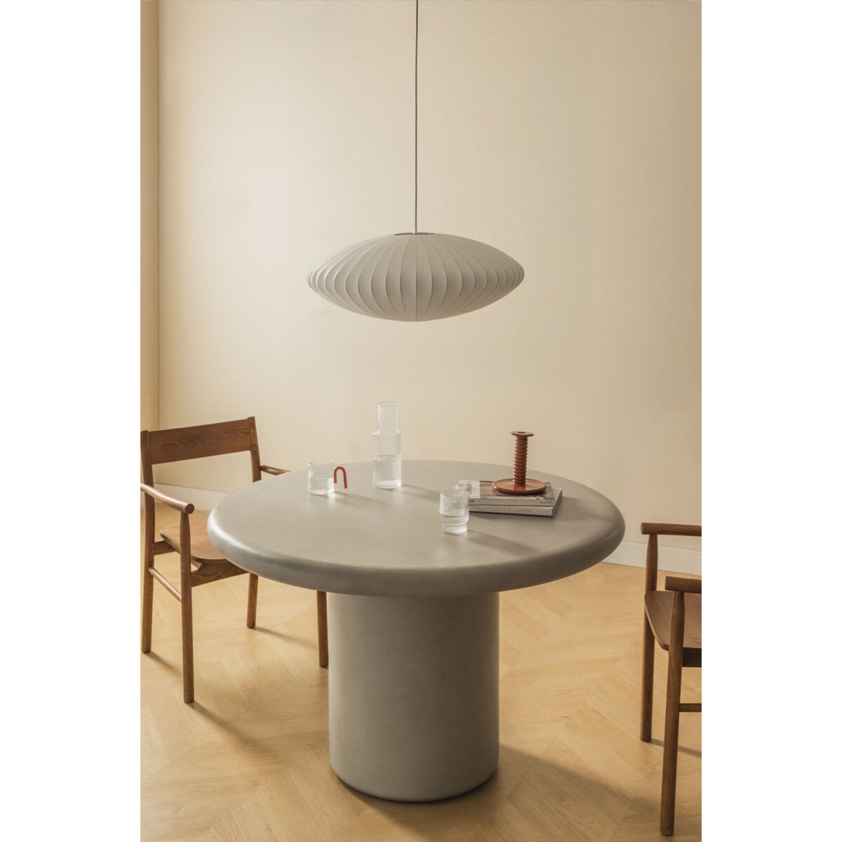 Okrągły stół do jadalni z cementu Namara jasnoszary Ø120 cm