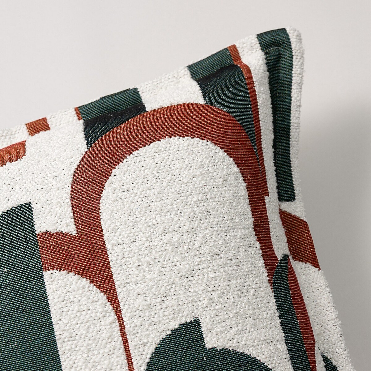 Poszewka Mona na poduszkę 45x45 zielono-czerwony wzory na kremowym tle