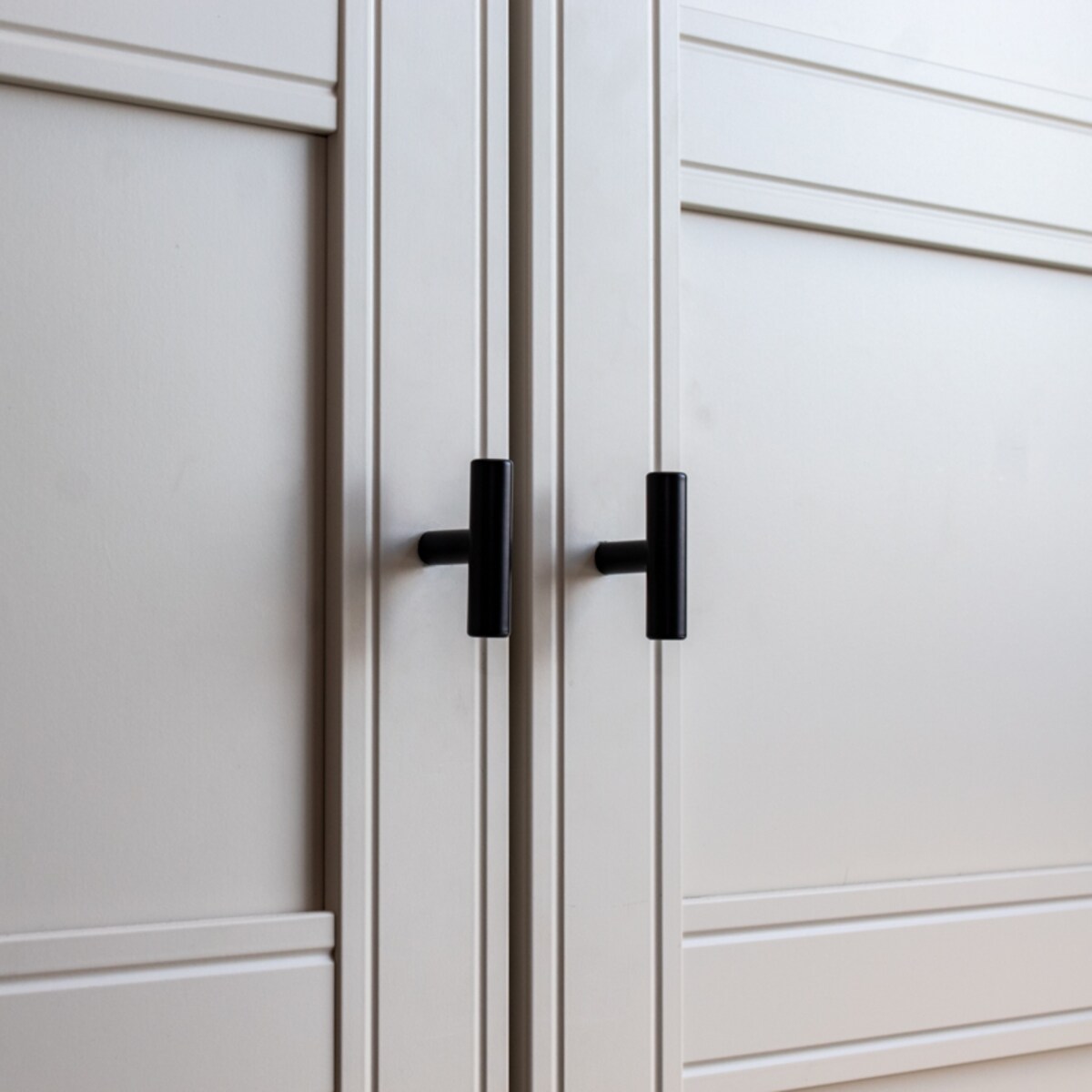 Gałka meblowa czarna klasyczna podłużna uchwyt meblowy loft