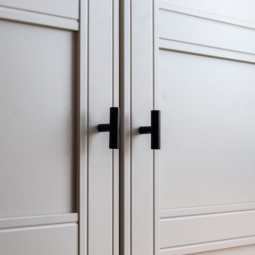 Gałka meblowa czarna klasyczna podłużna uchwyt meblowy loft