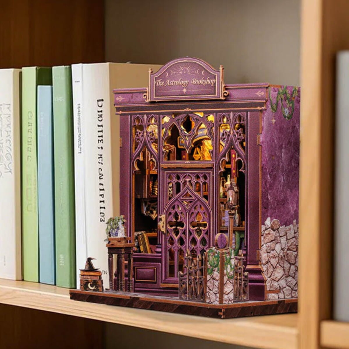Miniaturowy domek mini Book Nook - Astrologia szczęścia- CuteBee