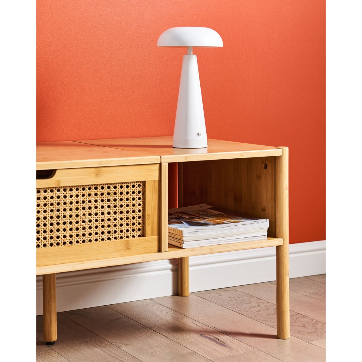 Bezprzewodowa lampa stołowa LED BOCONO Z czujnikiem ruchu Metal Biały