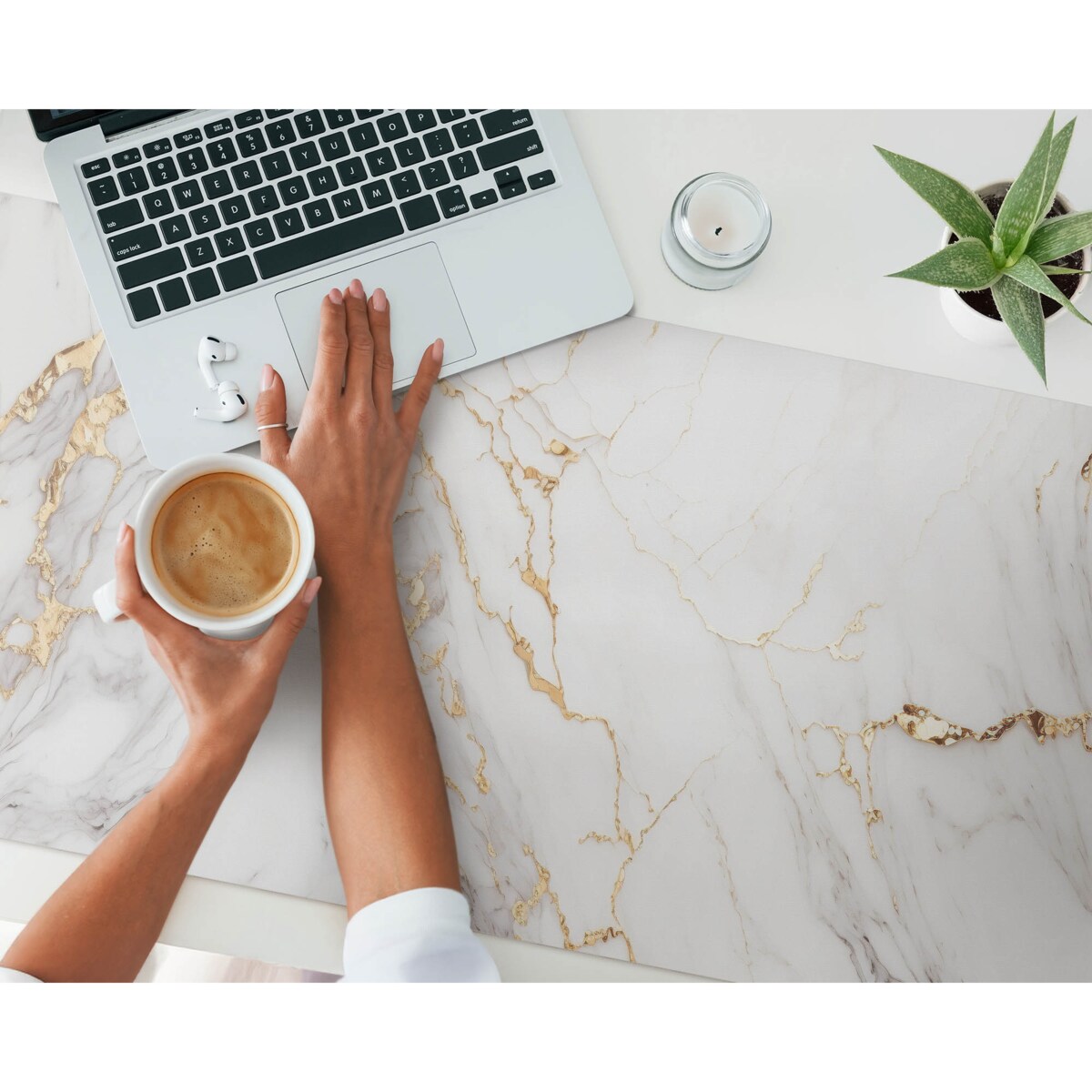 Biała mata na biurko Marmurowe żyłki, 120x60 cm