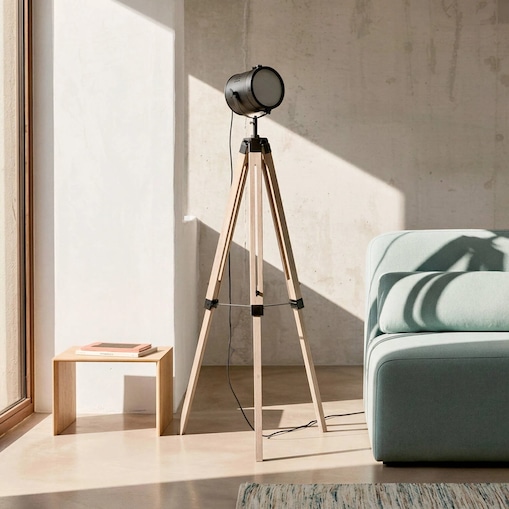 Lampa podłogowa na trójnogu z drewna i metalu Boes 140 cm