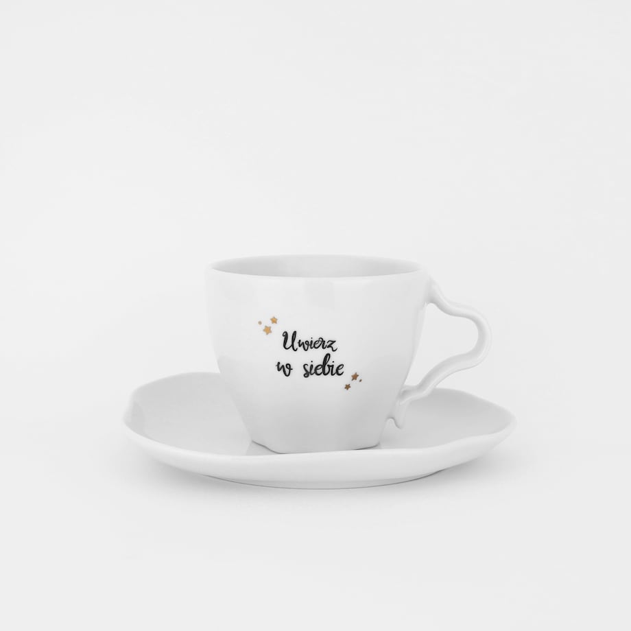 Biała Asymetryczna Filiżanka Porcelanowa ze Spodkiem 200 ml - Napis Uwierz w Siebie ze Złotymi Gwiazdkami dla Niej na Urodziny