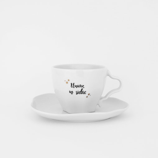 Biała Asymetryczna Filiżanka Porcelanowa ze Spodkiem 200 ml - Napis Uwierz w Siebie ze Złotymi Gwiazdkami dla Niej na Urodziny