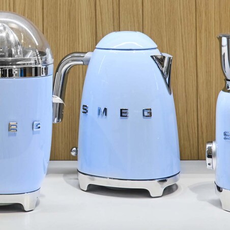 Czajnik elektryczny pastelowy błękit 50's Style, 1700 ml, SMEG