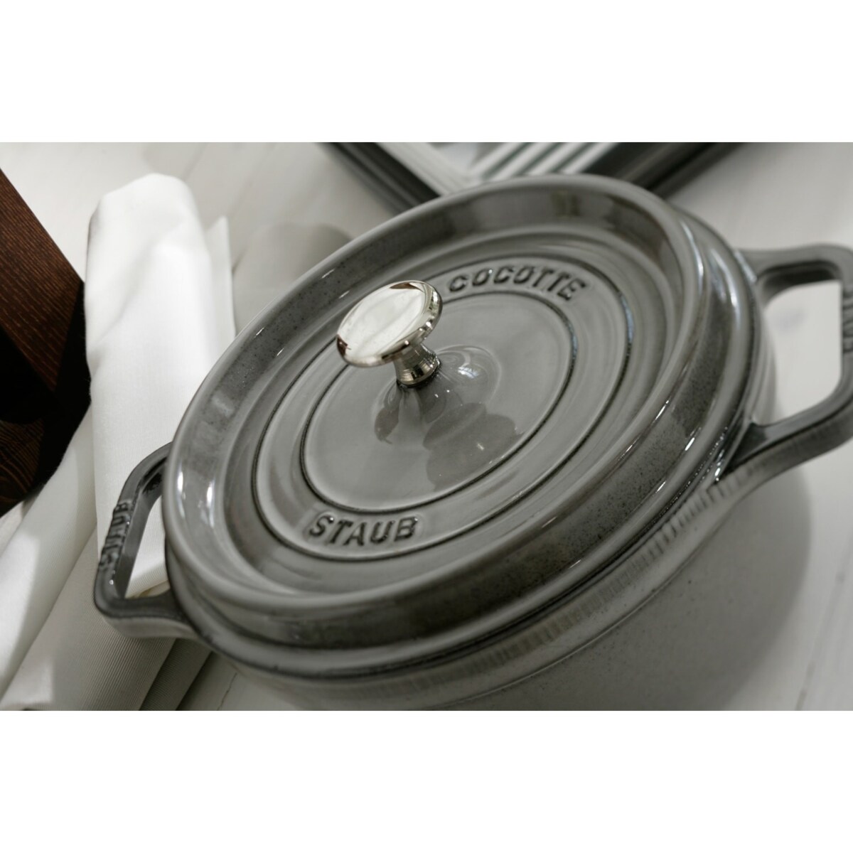 Garnek żeliwny okrągły Staub - Grafitowy, 2.6 ltr