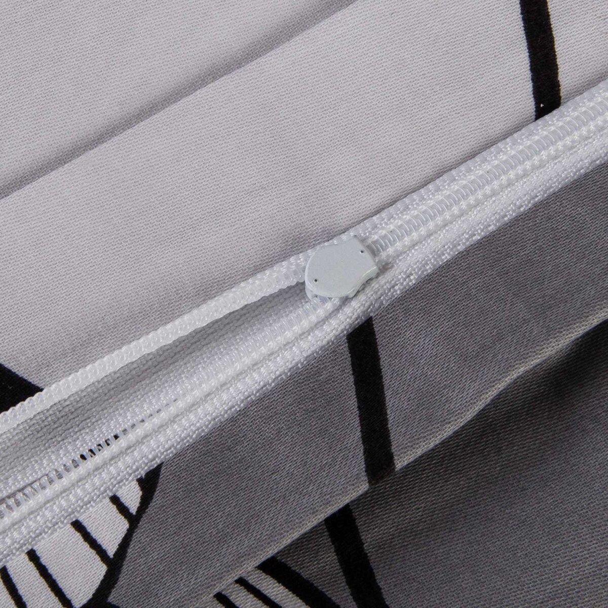 Pościel satyna bawełniana 160x200 Exclusive Cornelia biała w biało-czarne liście miłorzębu