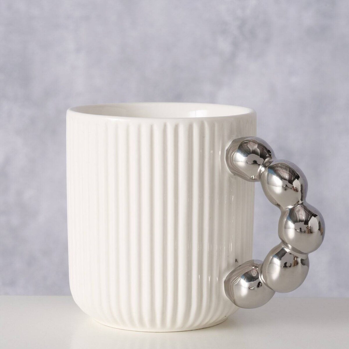 Duży kubek z ozdobnym uchwytem z kulek JAVI