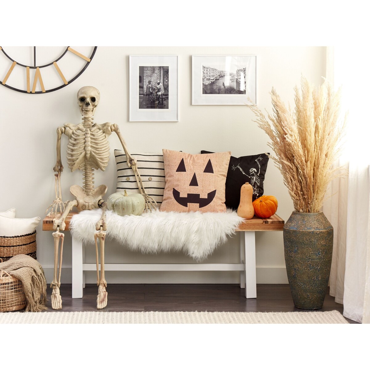 2 welurowe poduszki dekoracyjne z motywem w szkielety 45 x 45 cm czarne MEDVES