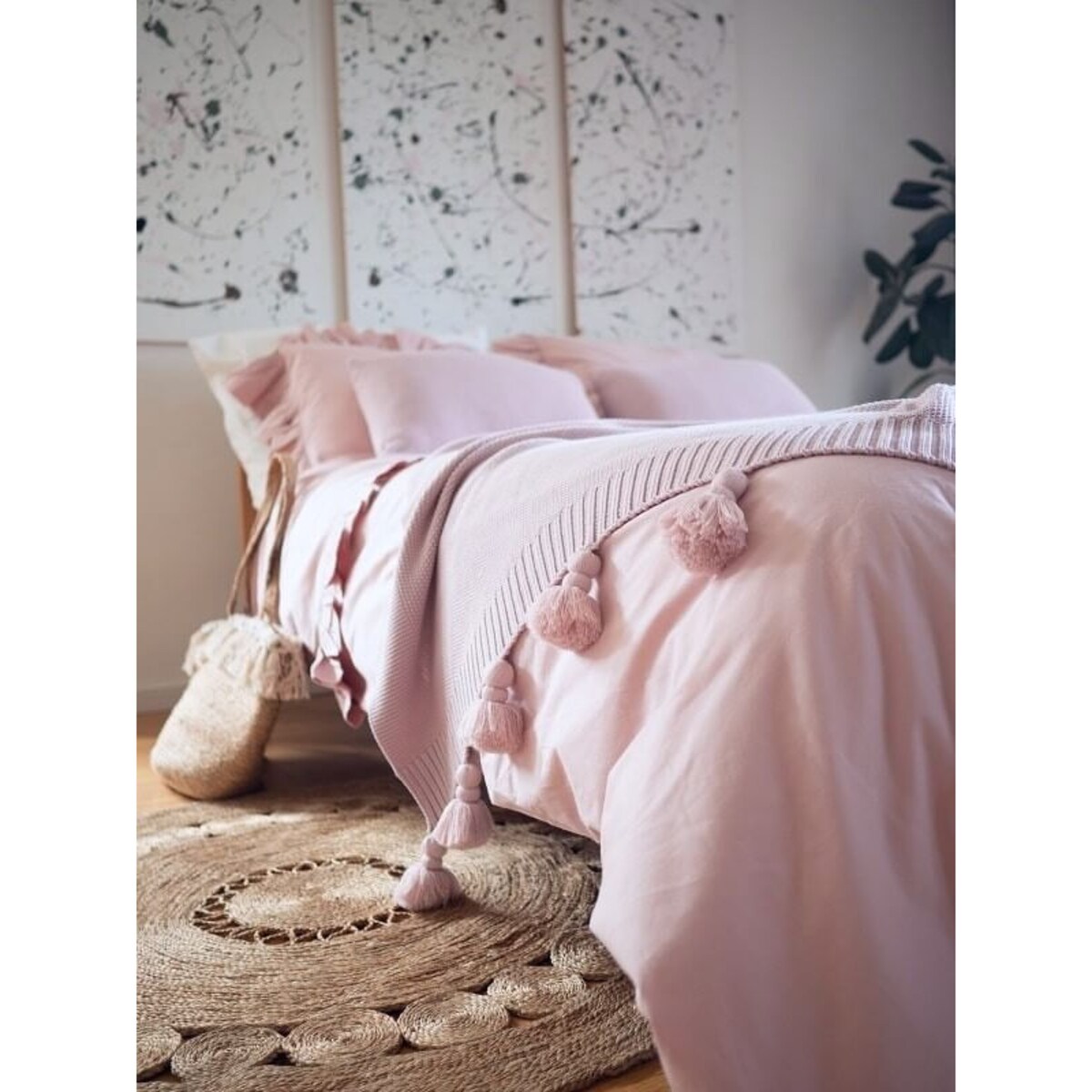 Narzuta z frędzlami pudrowy róż 155 x 240 cm