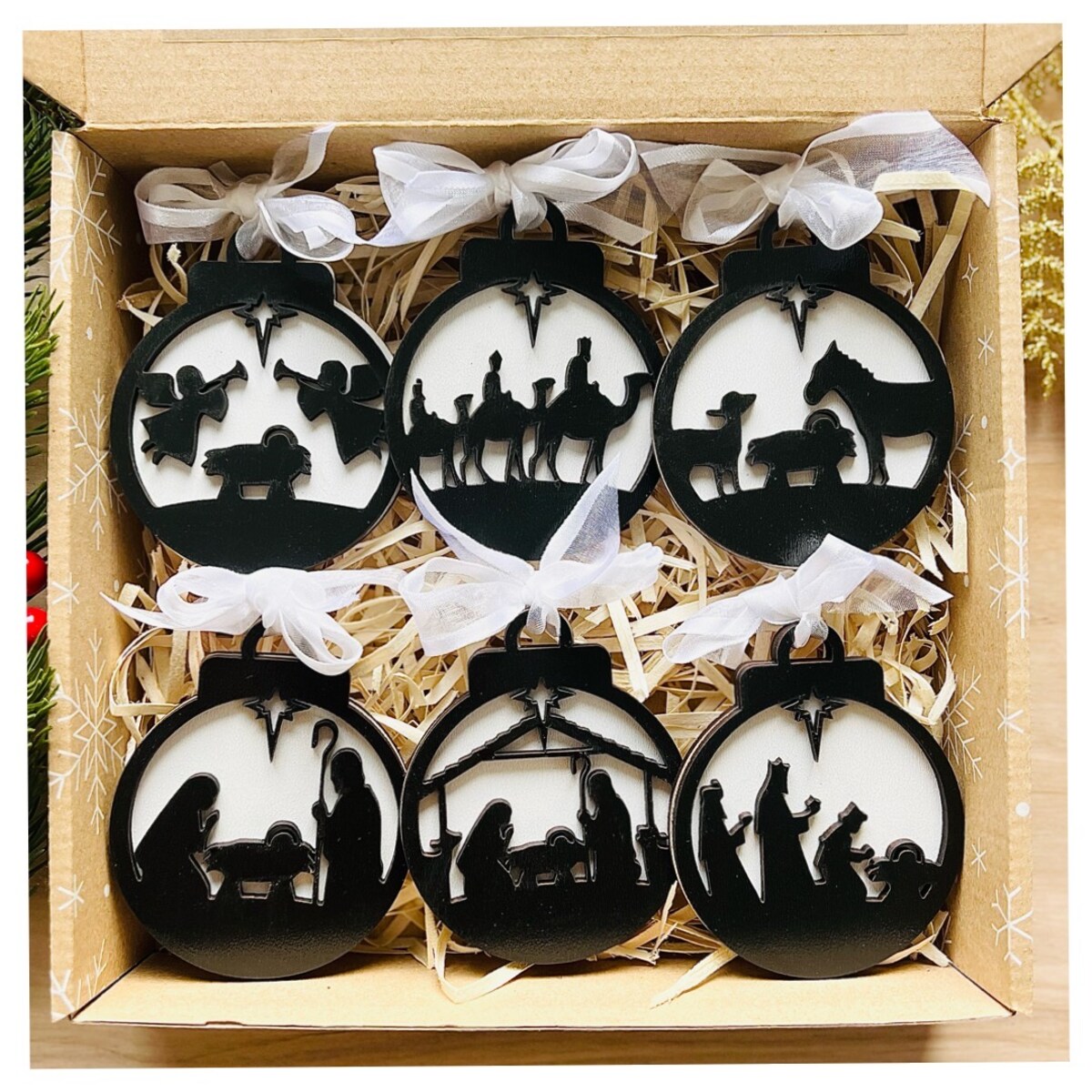 Zestaw drewnianych bombek choinkowych