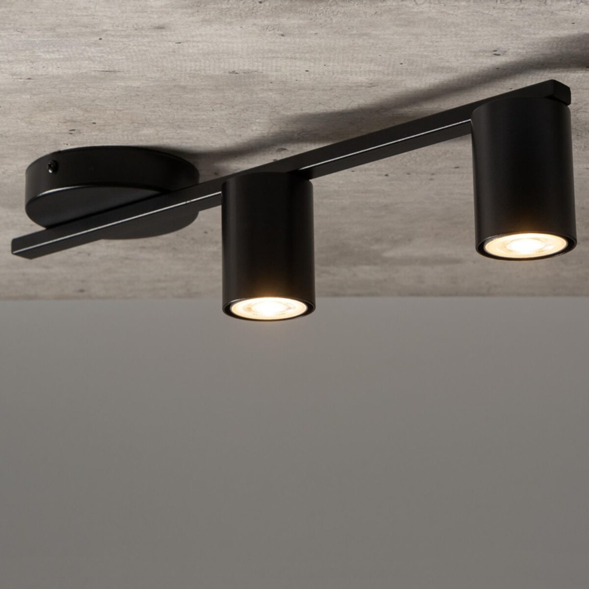 Natynkowa lampa sufitowa Sky tuby do gabinetu czarne