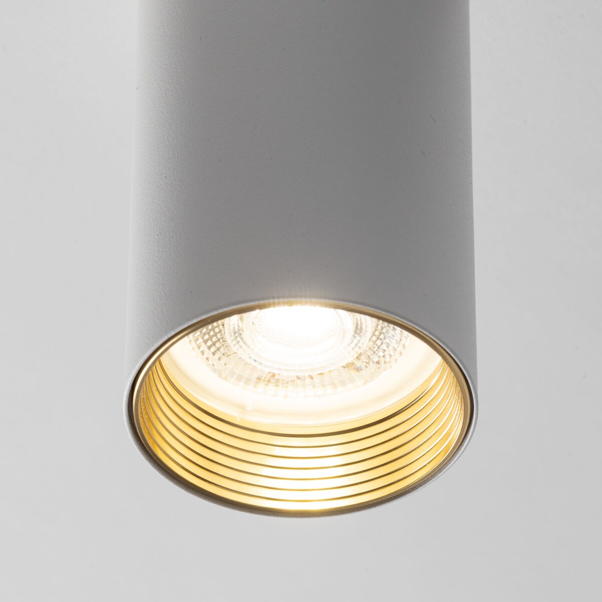 Oprawa natynkowa spot AMIS WHITE 10719 TK Lighting GU10 biała ze złotym akcentem, nowoczesny downlight LED 10W